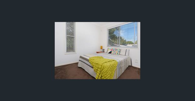 City fringe living at its best - Photo 1