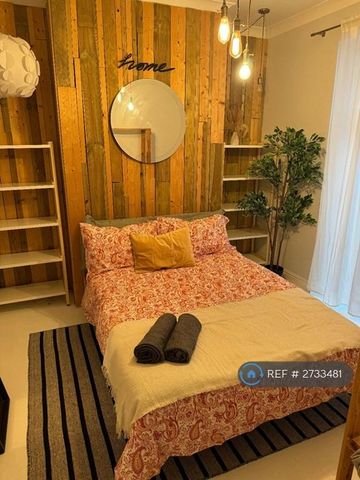 4 bedroom terraced house to rent - Photo 3