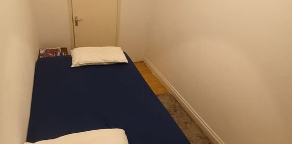 Room in a Shared Flat, High Road Leyton, E10 - Photo 2