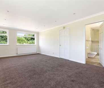 4 bedroom bungalow to rent - Photo 1