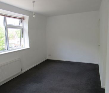 3 bed House - To Let - Photo 3