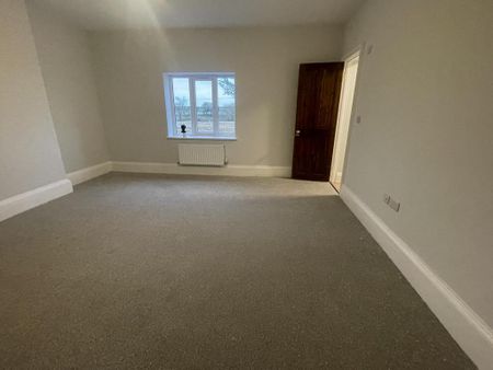 4 bedroom detached house to rent - Photo 3