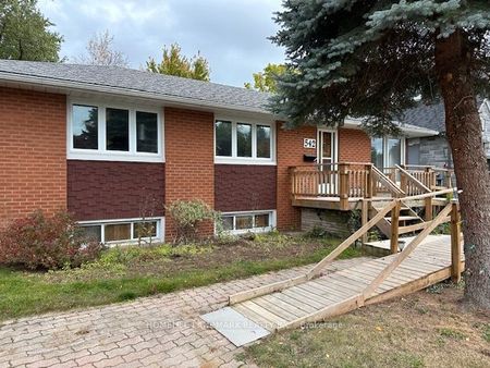 Detached Home For Lease | W8101390 - Photo 4