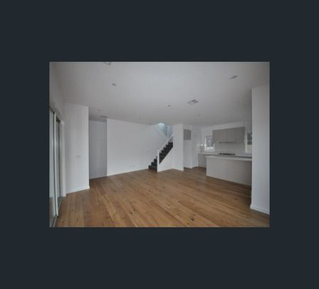 27 Uganda Street, Burwood, Vic 3125 - Photo 1