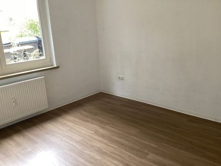 Top-Sanierte 3-Zimmer-Erdgeschosswohnung-Hochparterre mit Balkon nähe Bahnhof! - Foto 3