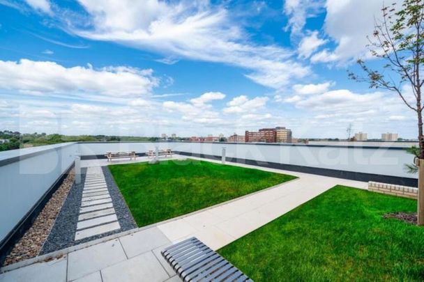 Two bedroom thoughtfully designed apartments offer contemporary living - Photo 1