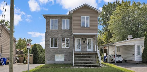 Lumineux Et Grand Appartement 4 1/2 - Photo 2