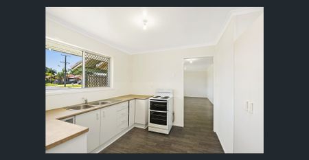 3 Bedroom Home in Deception Bay with large backyard! - Photo 3