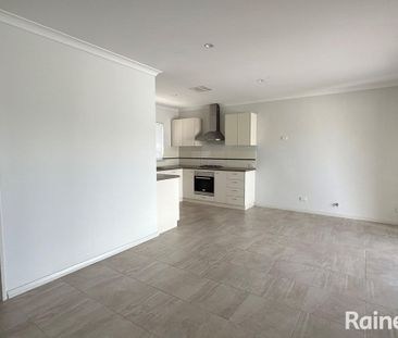 STYLISH 3x2 UNIT IN A QUIET COMPLEX - Photo 4