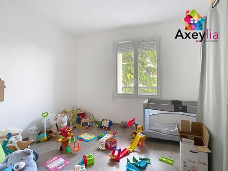 A LOUER - ROANNE CENTRE - APPARTEMENT T4 AVEC DEUX CHAMBRES, DEUX BALCONS, CAVE ET STATIONNEMENTS GRATUITS - Photo 4