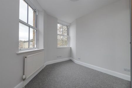 3 bedroom flat to rent - Photo 3