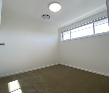 Modern Family Home - Photo 4