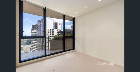 Stylish Light-Filled Apartment in the Heart of South Yarra - Photo 3