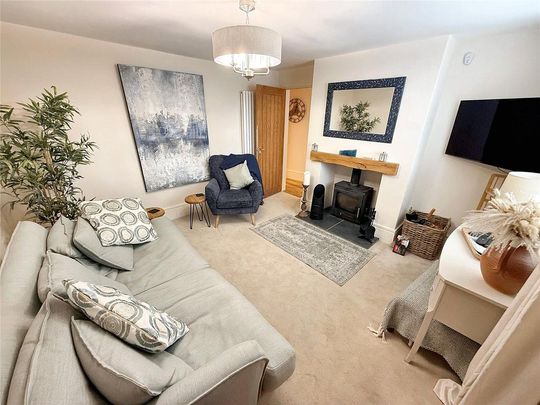 2 bedroom end of terrace house to rent - Photo 1