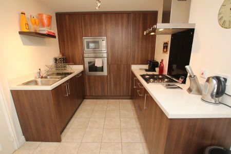 3 bedroom semi-detached house to rent - Photo 2