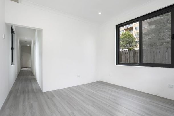 Two Bedroom just Footsteps to Bondi Beach! - Photo 1