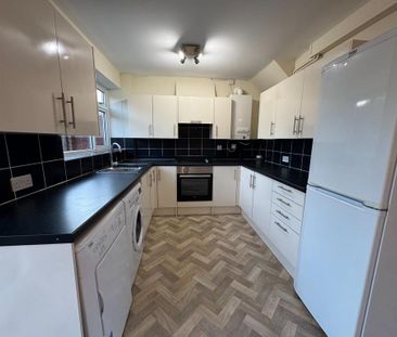 3 bedroom semi-detached house to rent - Photo 6
