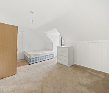 3 bedroom apartment to rent - Photo 4