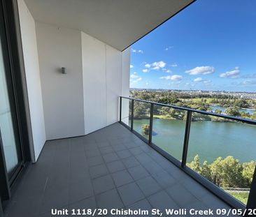 Gorgeous high-rise water view apartment for lease! - Photo 1