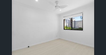 Designer Living in Prime Arundel – Just 1 km to GCUH - Photo 2