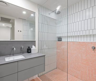 Elegant Coastal Living in the Heart of Sorrento! - Photo 4