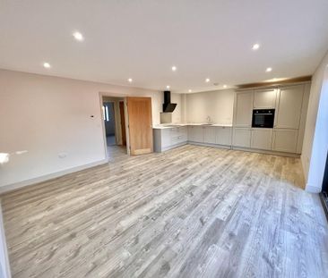 2 bedroom ground floor flat to rent - Photo 3