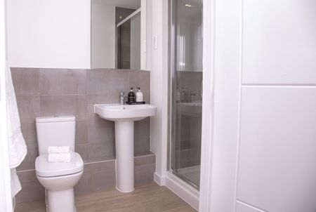 3 bedroom apartment to rent - Photo 2