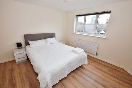 3 bedroom semi-detached house to rent - Photo 5