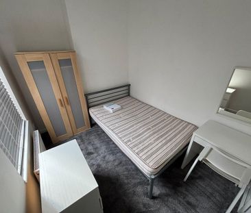 4 bedroom terraced house to rent - Photo 5