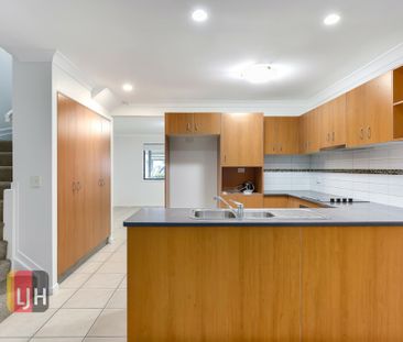 UPDATED THREE BEDROOM TOWNHOUSE - Photo 3