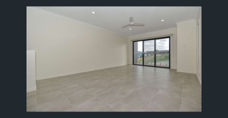 Modern Three-Bedroom Townhouse in a Sought-After Coastal Location- Break Lease! - Photo 2