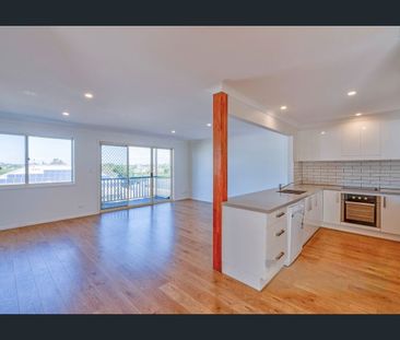 Luxury Three-Level Townhouse with Panoramic Oxford Street Views in ... - Photo 3