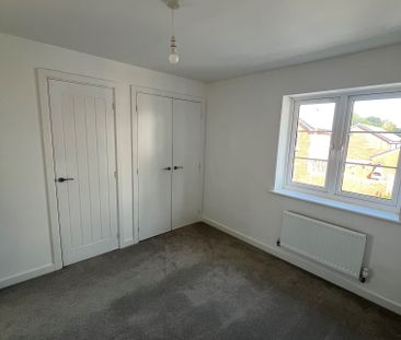 Hawkfinch Drive, Yeovil, Houndstone - Photo 4
