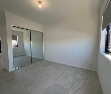 Luxury brand new family home in Leppington - Photo 4