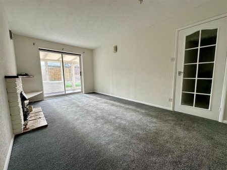 3 bedroom semi-detached bungalow to rent - Photo 2