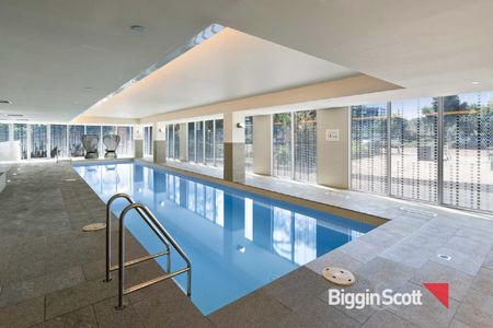 INNER CITY DESIGNER LIVING AT ITS BEST! - Photo 5