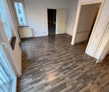 93 m²! Große 2-Zimmer-Wohnung mit 2 Bädern und EBK – sofort - Photo 1