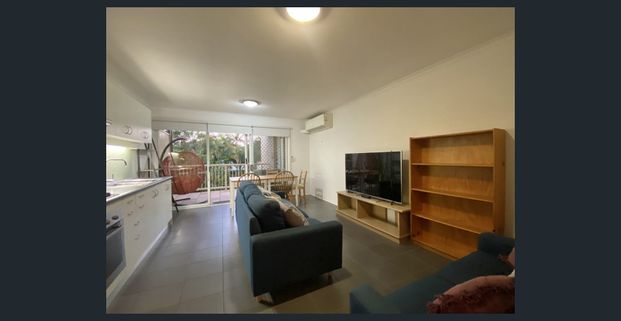 Modern Furnished Unit - Water bill included - Photo 1
