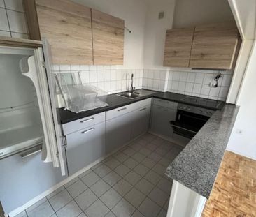 2,5 Zimmerwohnung mit Einbauküche renoviert Holzparkett. - Photo 2