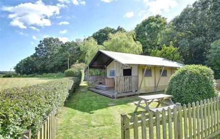 Beautiful semi-detached cottage in a rural setting on the outskirts of Woodchurch village - Photo 3