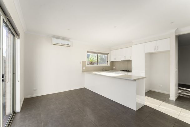 Two Bedroom Townhouse In Sunbury's Tranquil Pocket - Photo 1