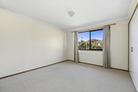 Three bedrooms and HUGE YARD! - Photo 3