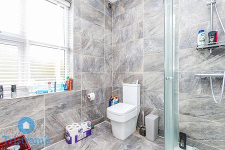 1 bedroom in a house share to rent - Photo 3