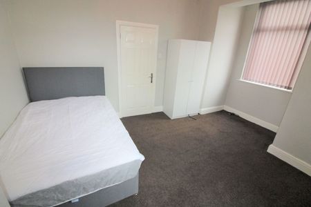 Sharoe Green Lane, PRESTON, Lancashire PR2 8ED - Photo 3