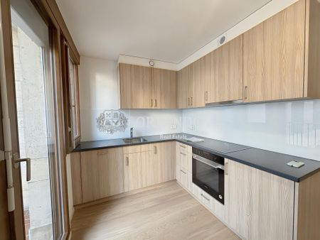 Beautiful 2-room apartment in the heart of the Old Town of Geneva - Photo 3