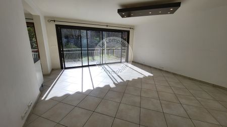 Location Appartement 4 pièces 95m² MARSEILLE 9ème - Photo 4