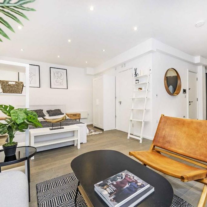 Studio to rent - Photo 1