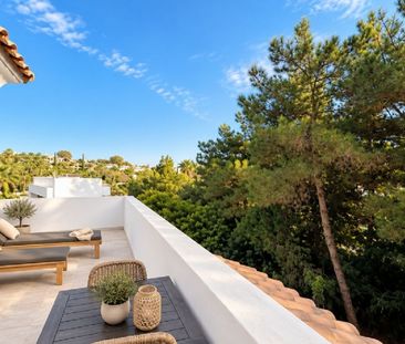 3 Bedroom Townhouse For Rent in El Paraiso, Málaga - Photo 4