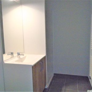 Location Appartement 1 pièce 23m² ROYAN 17200 - Photo 2