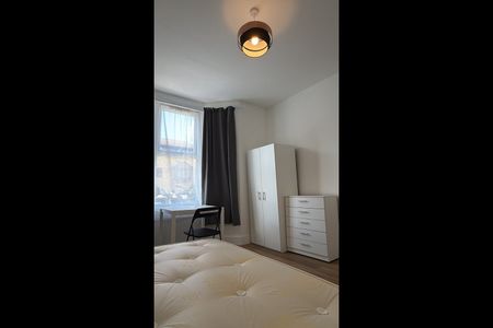 Room in a Shared House, South Birkbeck Road, E11 - Photo 2